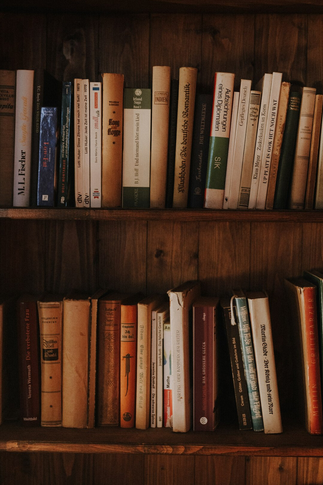 detective reading mystery book